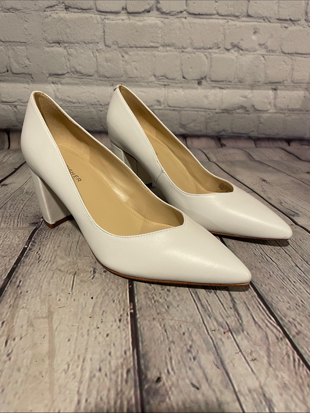Marc Fisher White Pointed Block Heel Pumps • Sz 8 • NWOB
